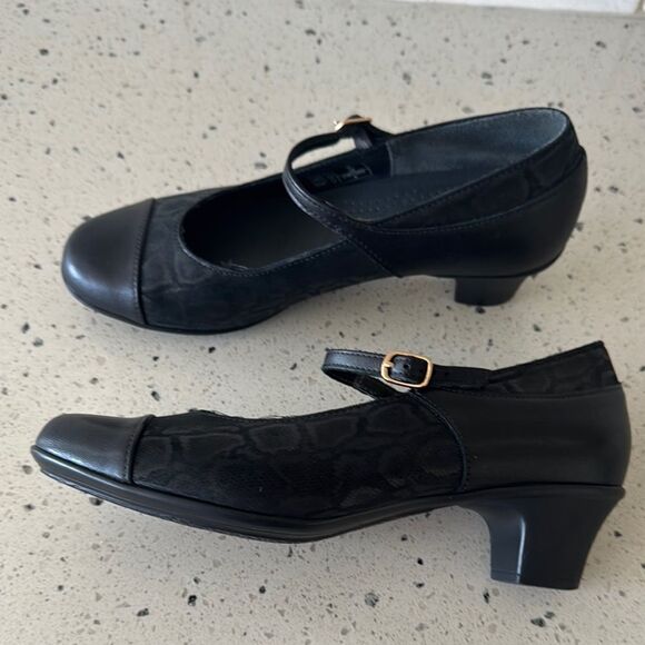 SAS Isabel Mary Jane's Size 8M Black/Snake Leather Shoes Made in USA EUC - Picture 1 of 12